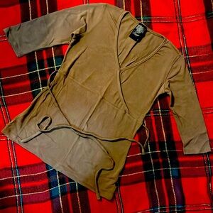 T shirt with detachable strings